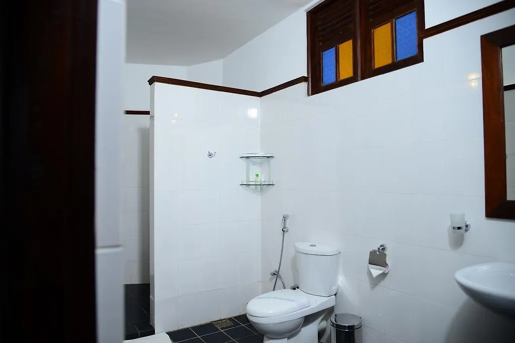 Mount Royal Hotel Kandy 4*,