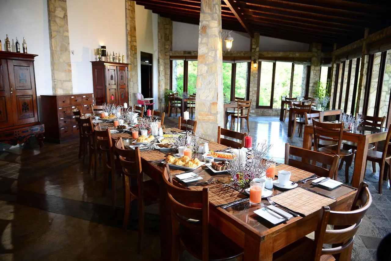Mount Royal Hotel Kandy 4*,