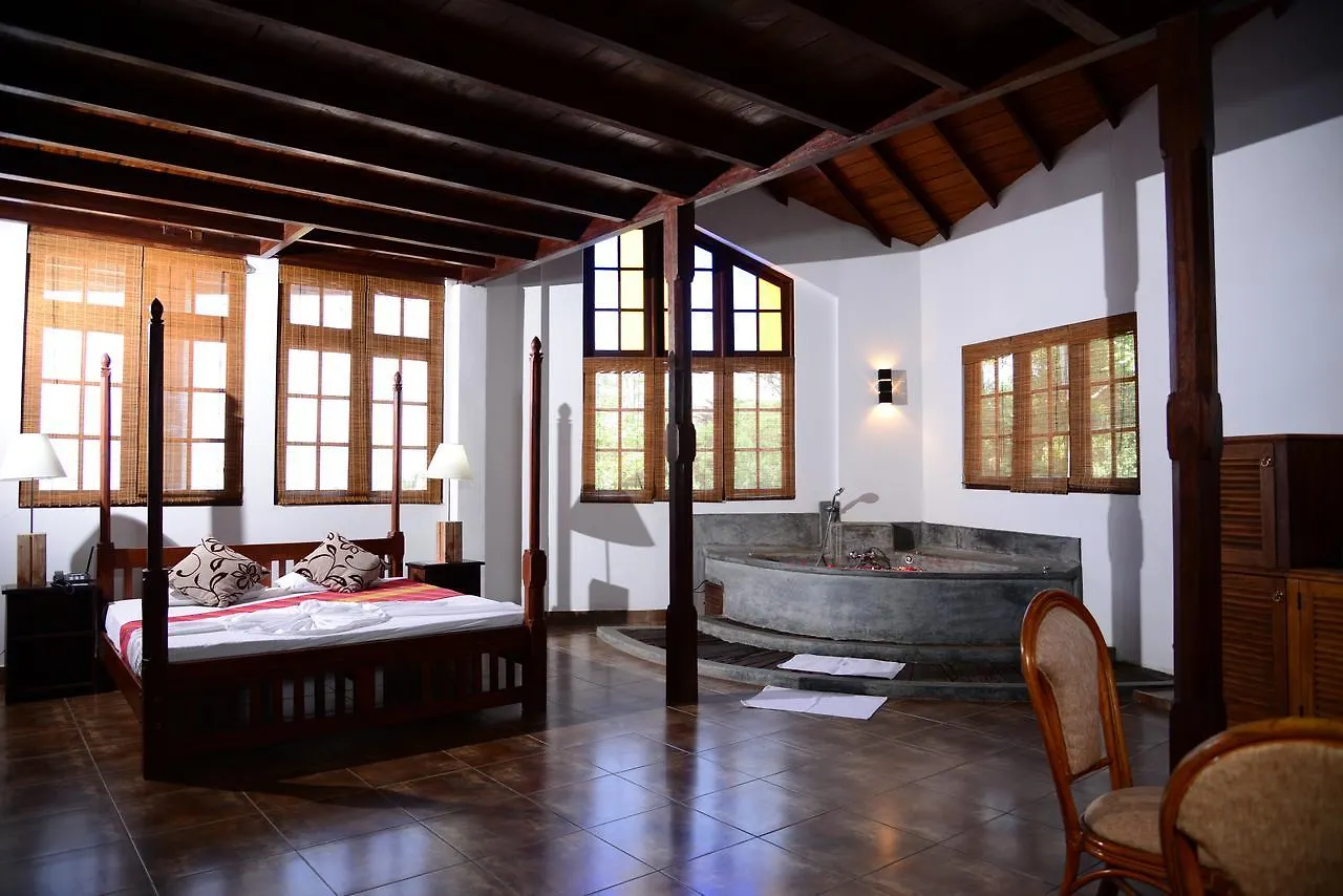 Mount Royal Hotel Kandy