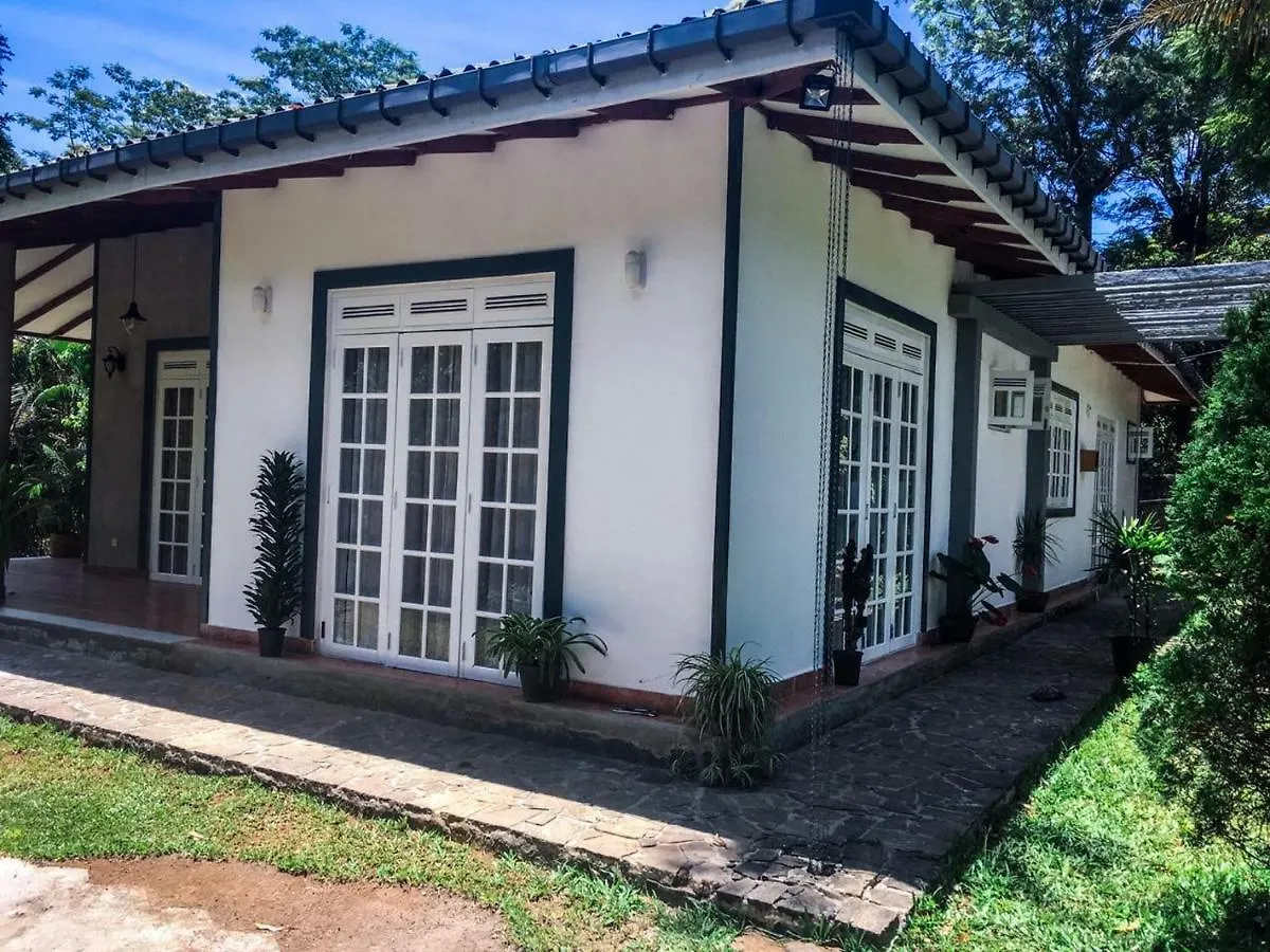 Mount Royal Hotel Kandy